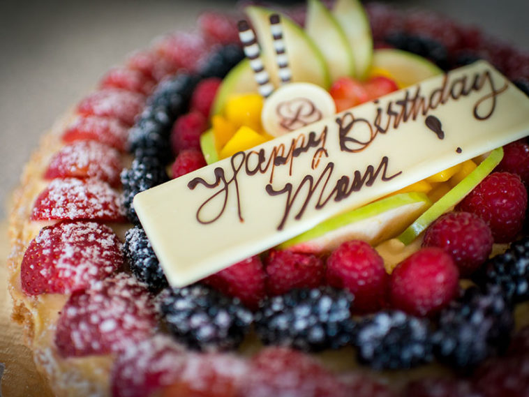 4 Creative Ways to Surprise Your Mother for Her Birthday