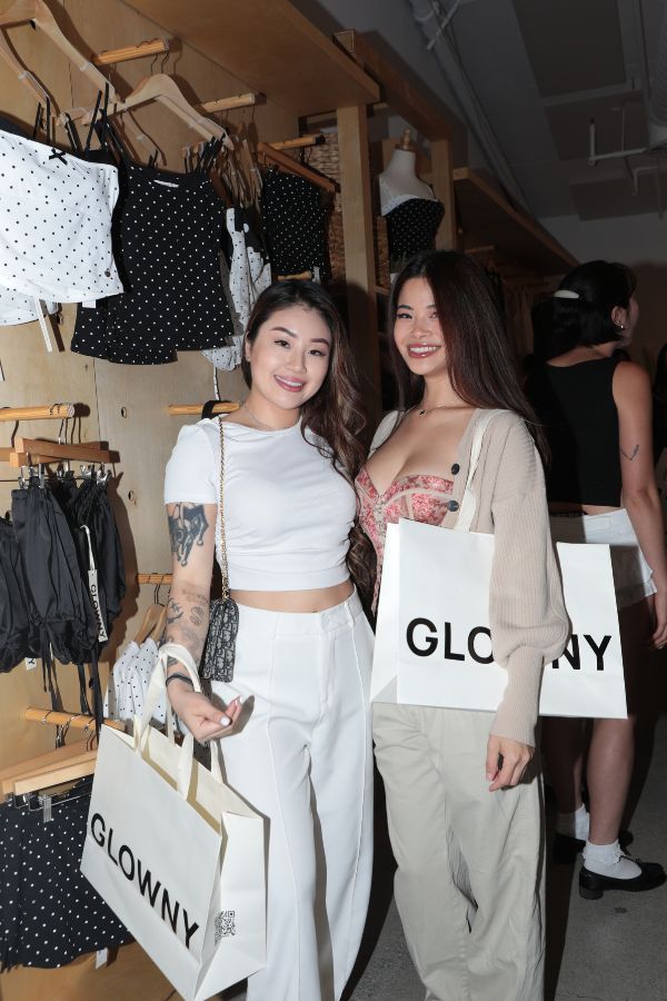 Millennial Magazine - Fashion - Glowny Shoppers