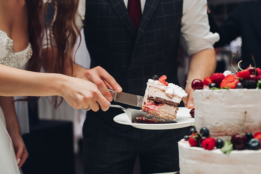 Millennial Magazine- Homelife- Weddings- wedding cake slice
