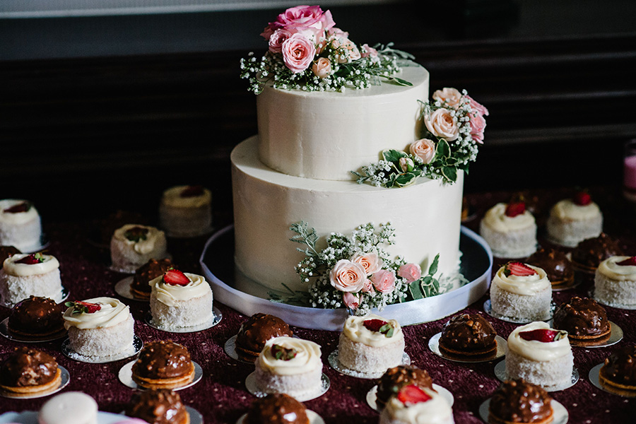 Millennial Magazine- Homelife- Weddings- wedding mini cakes