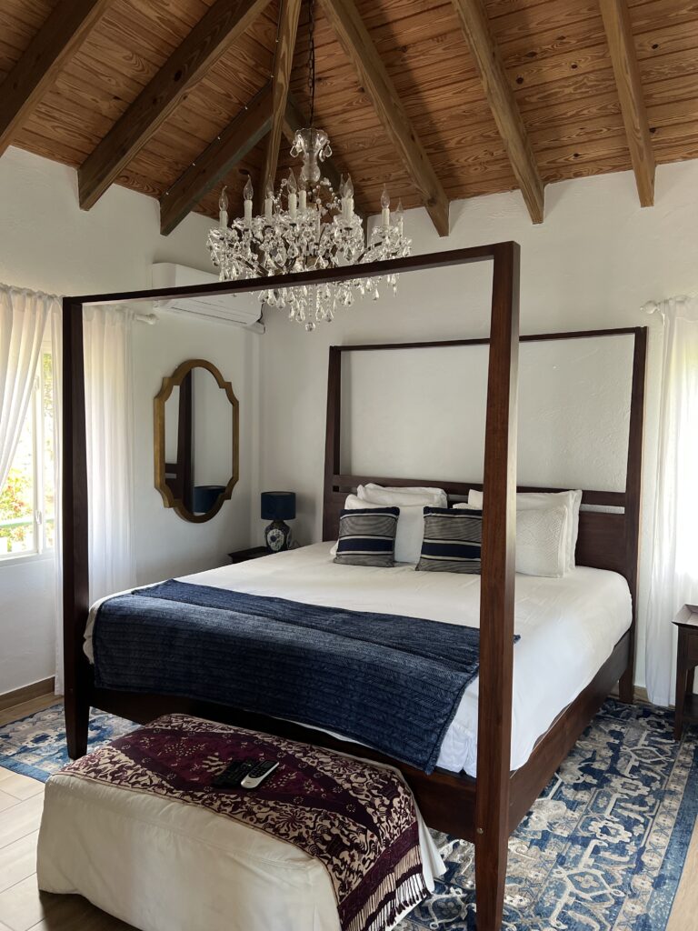 The Cottage Club Room